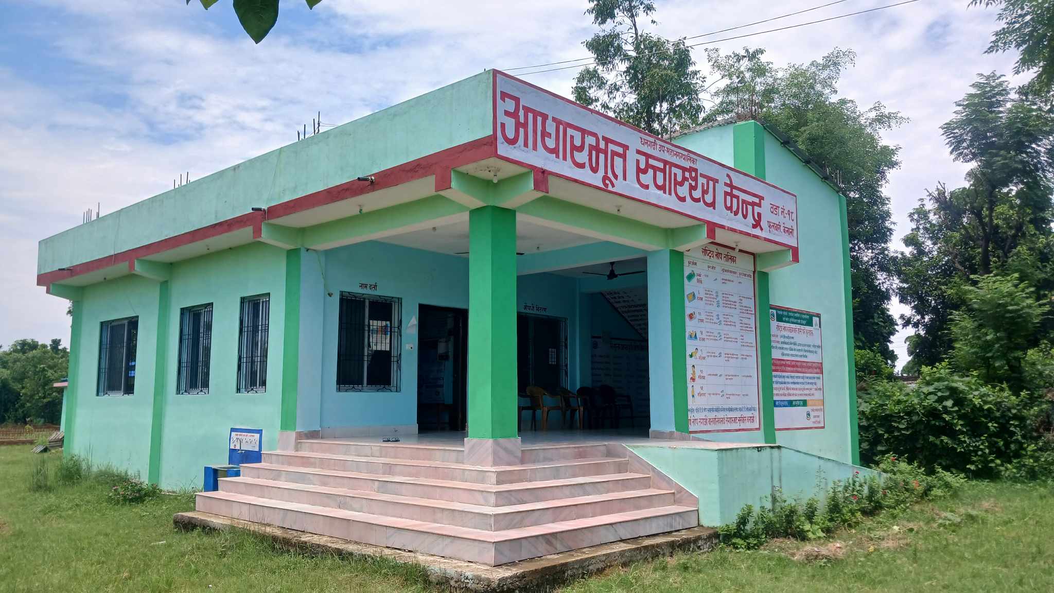 खोप कार्यक्रमः धनगढीका खोप  केन्द्रमा नीजि अस्पतालका कर्मचारी