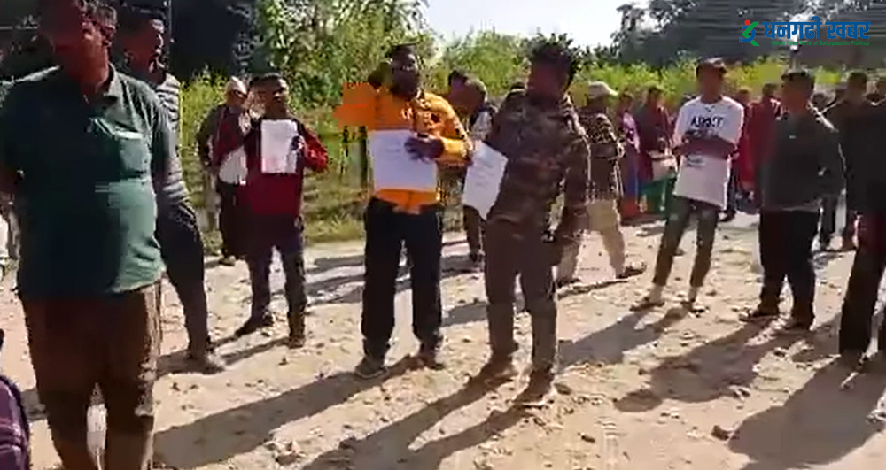 नेकपा (बहुमत) कैलालीले गर्‍यो घोडाघोडीमा संसदीय व्यवस्थाको विरुद्ध मतदान केन्द्र अगाडी नाराबाजी (भिडियो)