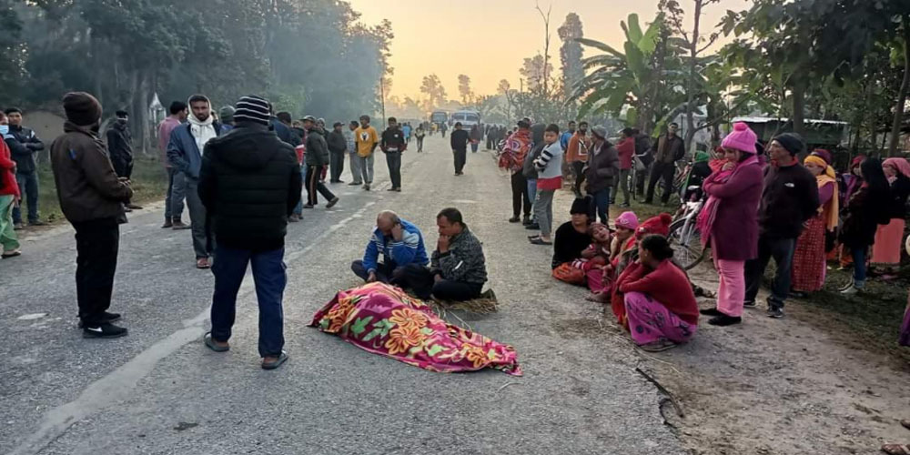 भारतीय गाडीको ठक्करबाट कंचनपुरमा एक को मृत्यु, बिहानैदेखि राजमार्ग अवरुद्ध
