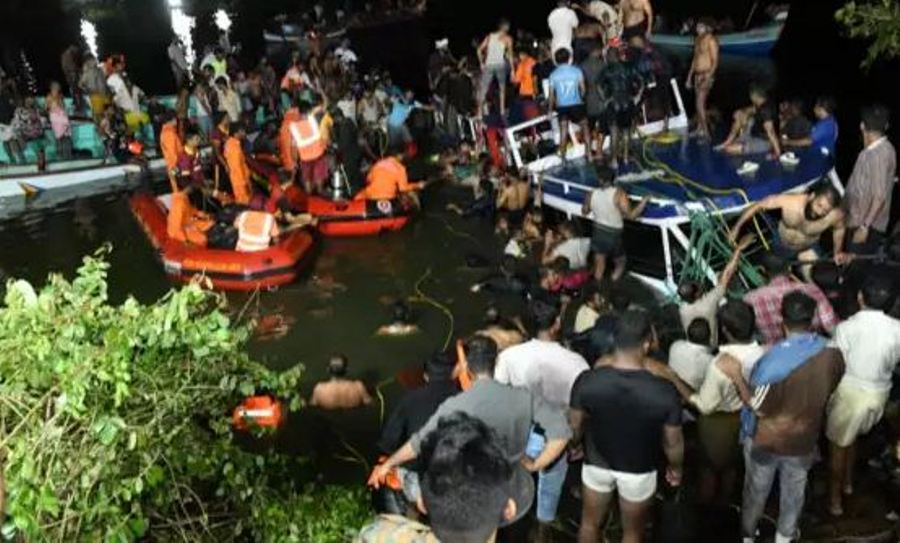 केरलामा पर्यटक चढेको डुंगा दुर्घटना,  २१ जनाको मृत्यु