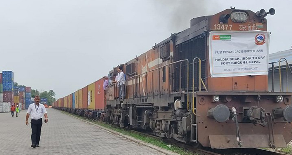 भारतबाट नेपालमा पहिलो पटक निजी कार्गो रेल बीरगञ्ज आइपुग्याे