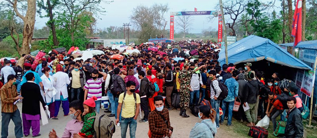 कञ्चनपुरको पश्चिमी सीमा नाका हुँदै एक हजार भारतीय नागरिक घरतर्फ लागे