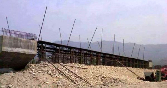 महाकाली चार लेनको पुल निर्माण कार्य कामदार नहुँदा प्रभावित