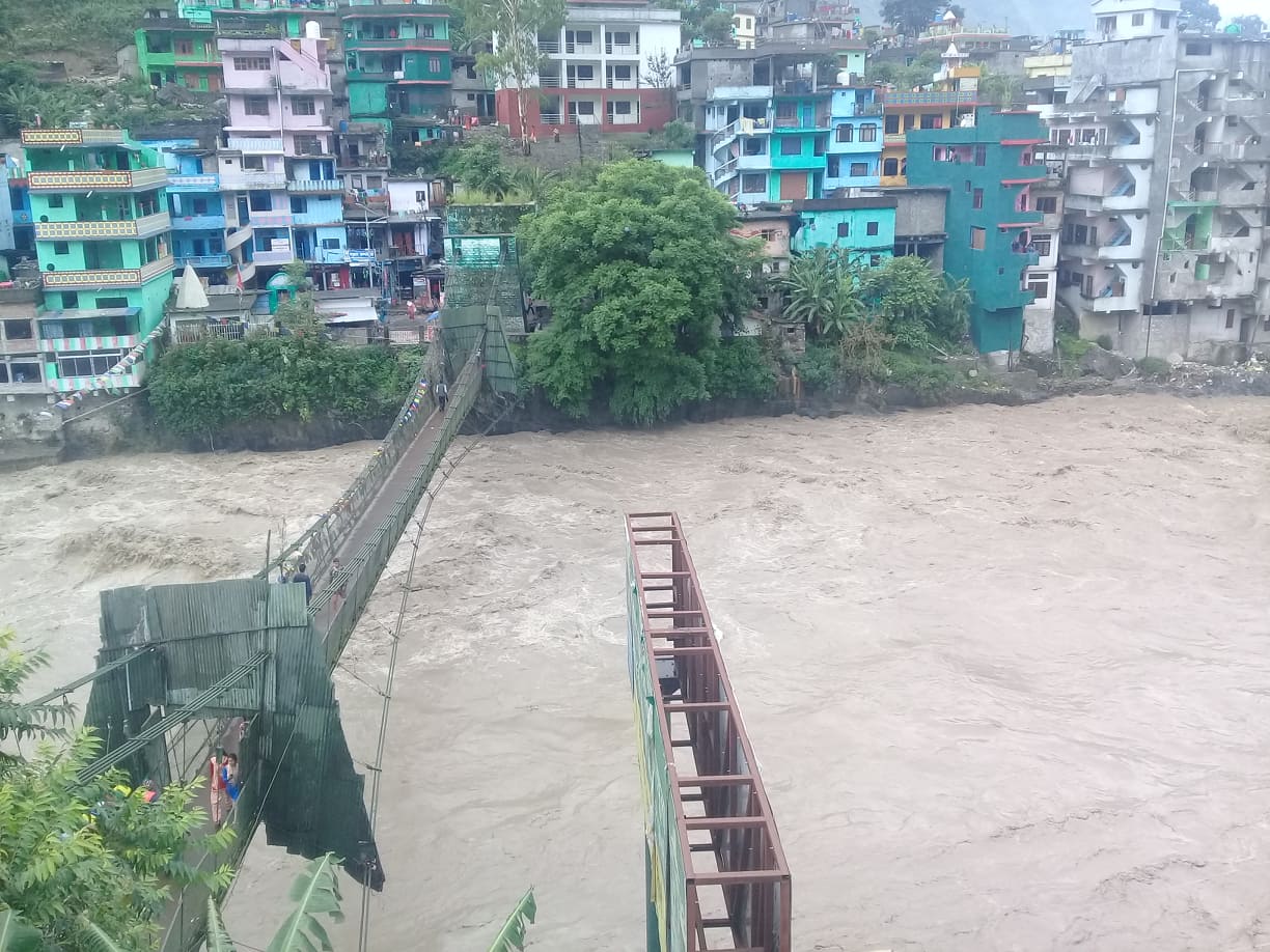 नेपाल भारत जोड्ने झोलुङ्गे पुल ५ दिनका लागि ४ घण्टा बन्द हुँदै