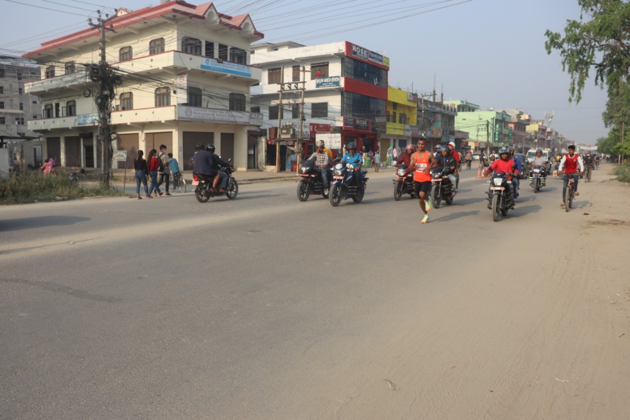 ‘अब धनगढी दौडिन्छ’ को प्रथम् उपाधी एपीएफ नेपालका पार्की  र दोस्रो नेपाल आर्मीका जोशी लाई