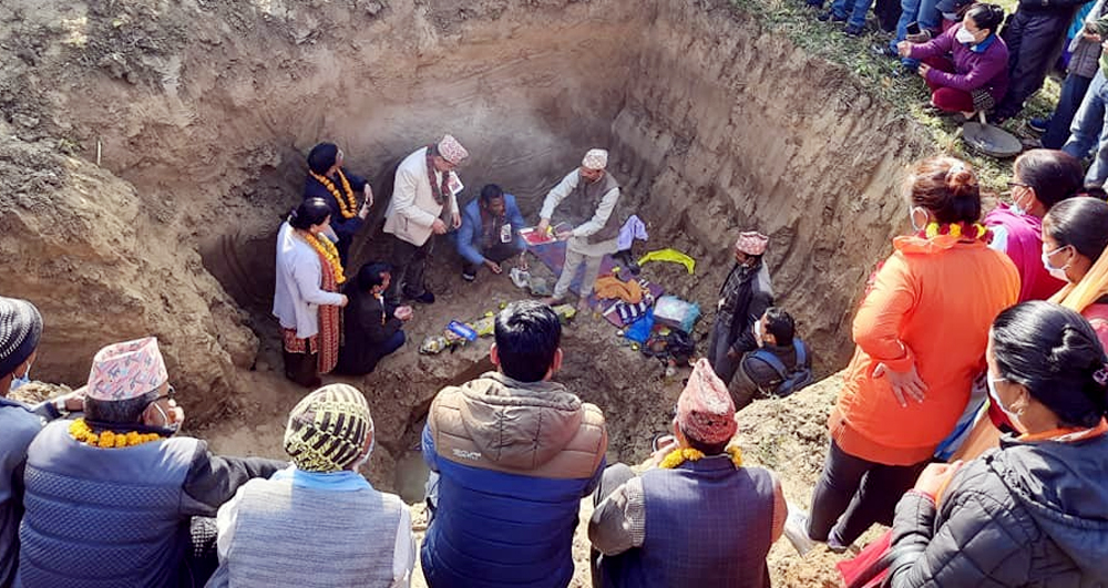 घोडाघोडीमा १५ शैय्याको नगर अस्पतालको शिलान्यास