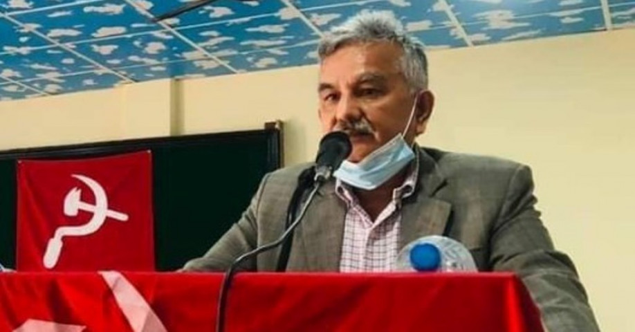 प्रधानमन्त्री ओलीविरुद्ध अभिव्यक्ति दिएको भन्दै सुरेन्द्र पाण्डे बोल्दाबोल्दै नाराबाजी