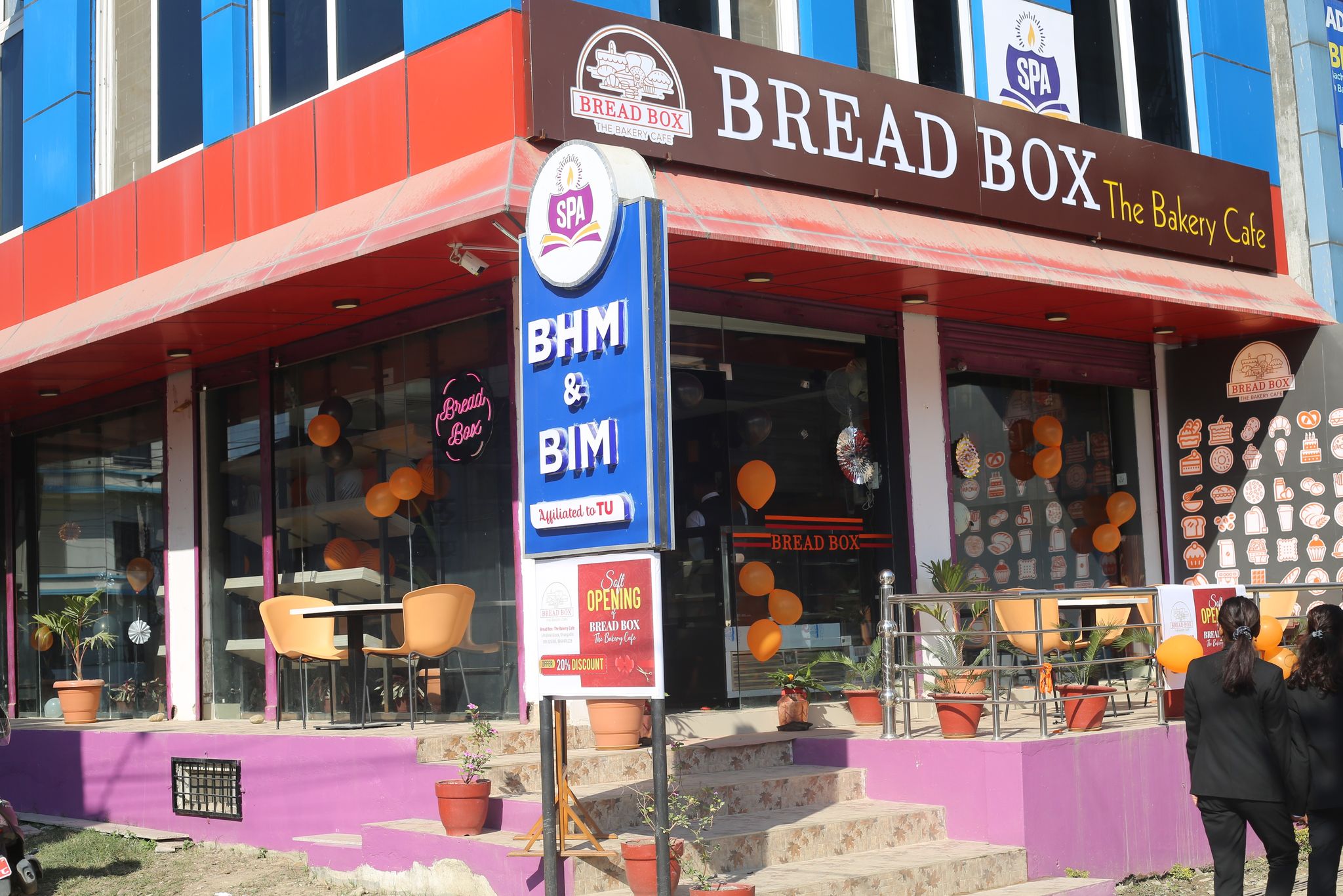 धनगढीमा ब्रेड बक्स बेकरी क्याफे सञ्चालनमा