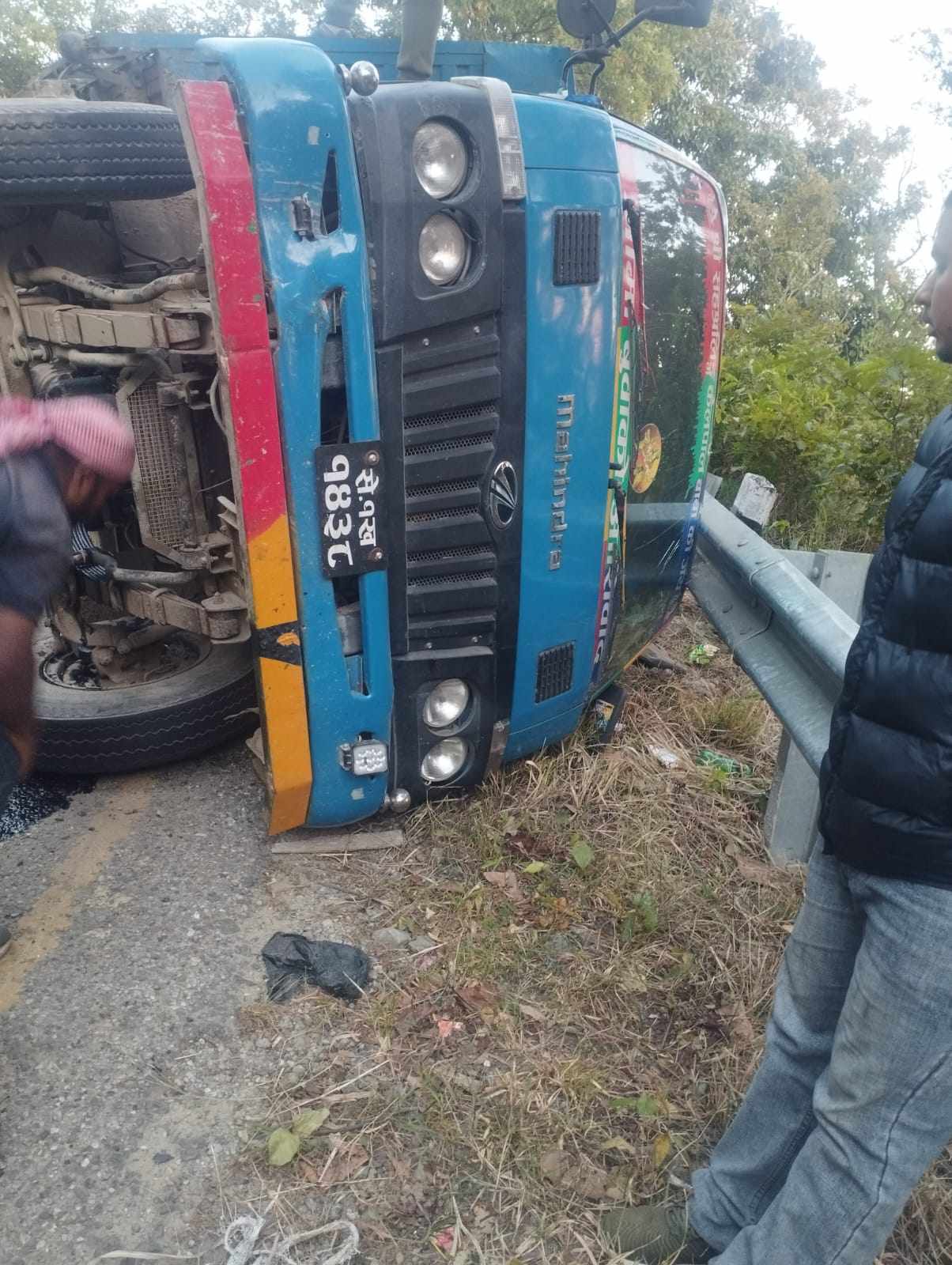 गोदावरीमा ट्रक दुर्घटनाः एकको मृत्यु, १३ जना घाइते