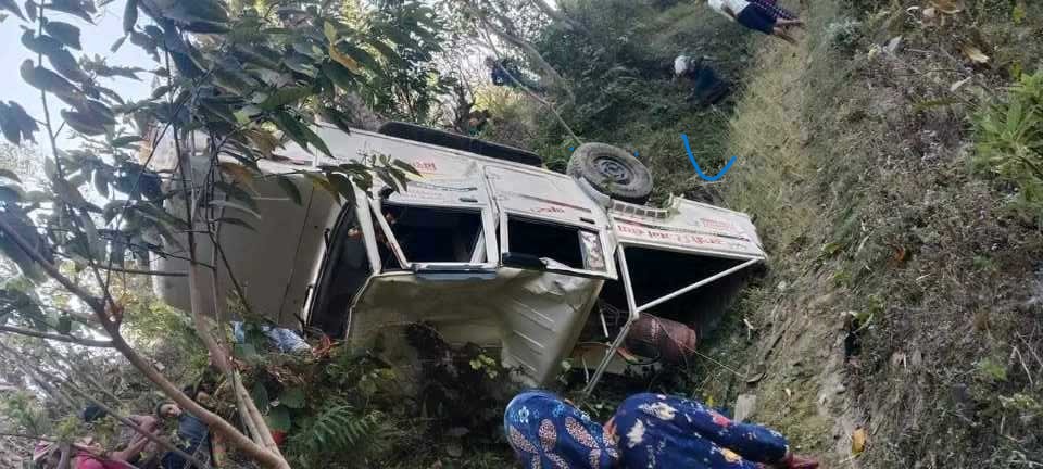 दैलेखबाट  महाबु जाँदै गरेको बलेरो जिप दुर्घटना