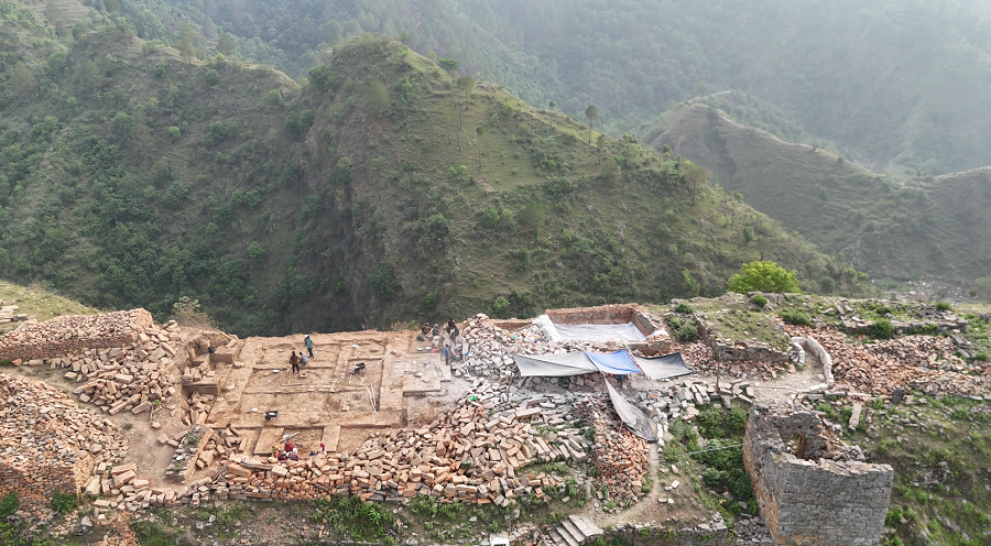 डडेल्धुराको डोटेली राजाको प्राचिन दरबार अजयमेरुकोटको पुनर्निर्माण सुरु