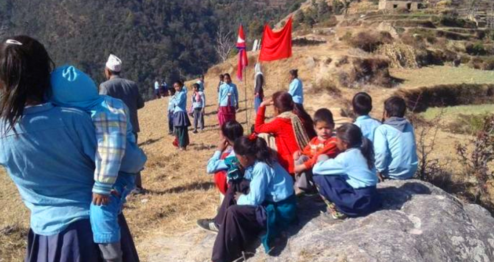 विद्यार्थी चौरमै पढ्न बाध्य