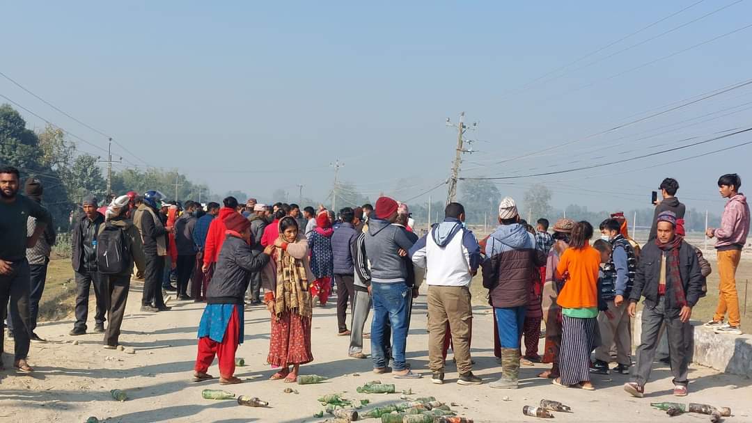 कैलालीको हरैयामा  प्रहरी र स्थानीय बासिन्दाबीच झडप