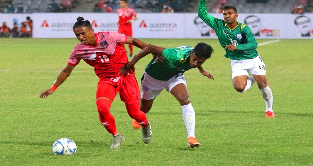 नेपालले बंगलादेशविरुद्ध दोस्रो मैत्रीपूर्ण फुटबल खेल्दै