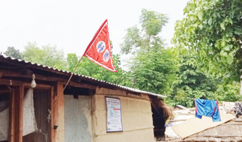 दोधराचाँदनीमा बाढीको जोखिममा रहेका घरमा रातो झण्डा