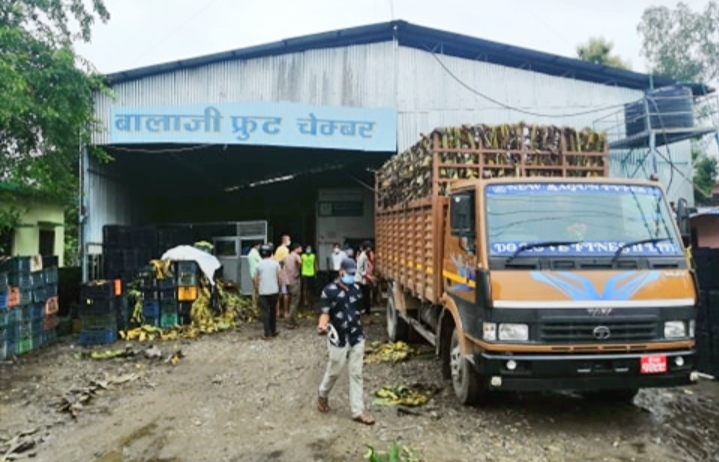 कंचनपुर प्रशासनको लापरबाही : भारतीय  मालवाहक ट्रक महेन्द्रनगर बजारमा