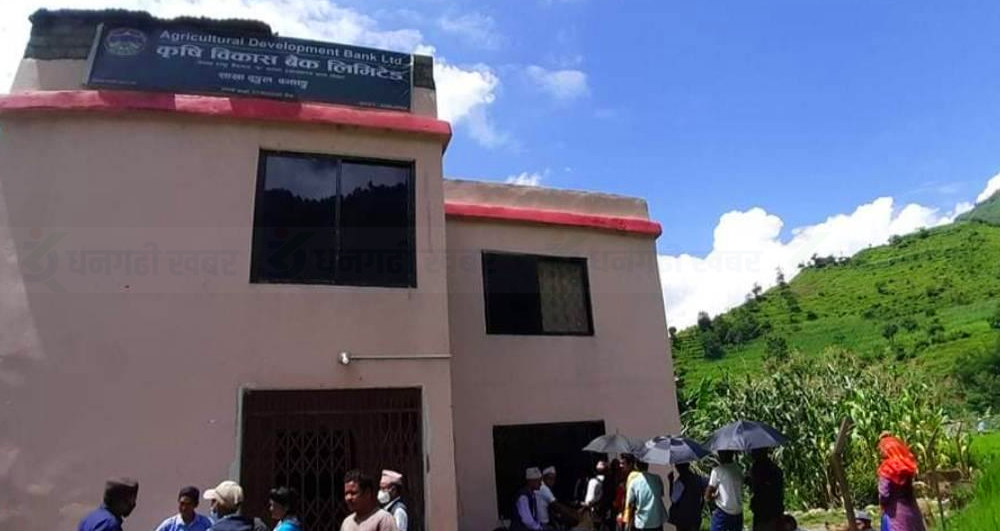 कृषि विकास बैंकको बुङ्गल शाखामा एक महिना देखि इन्टरनेट सेवा अवरुद्ध !