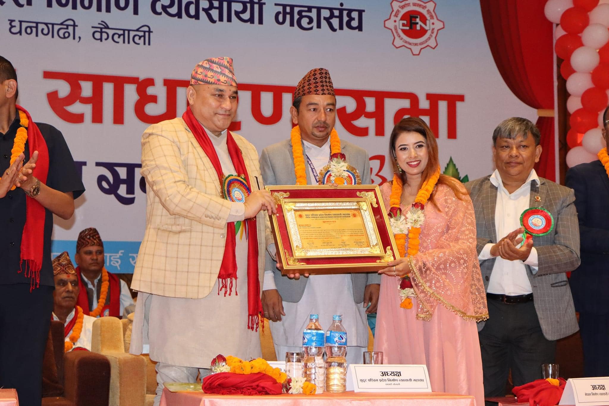 लोकप्रिय गायिका जोशी सम्मानित