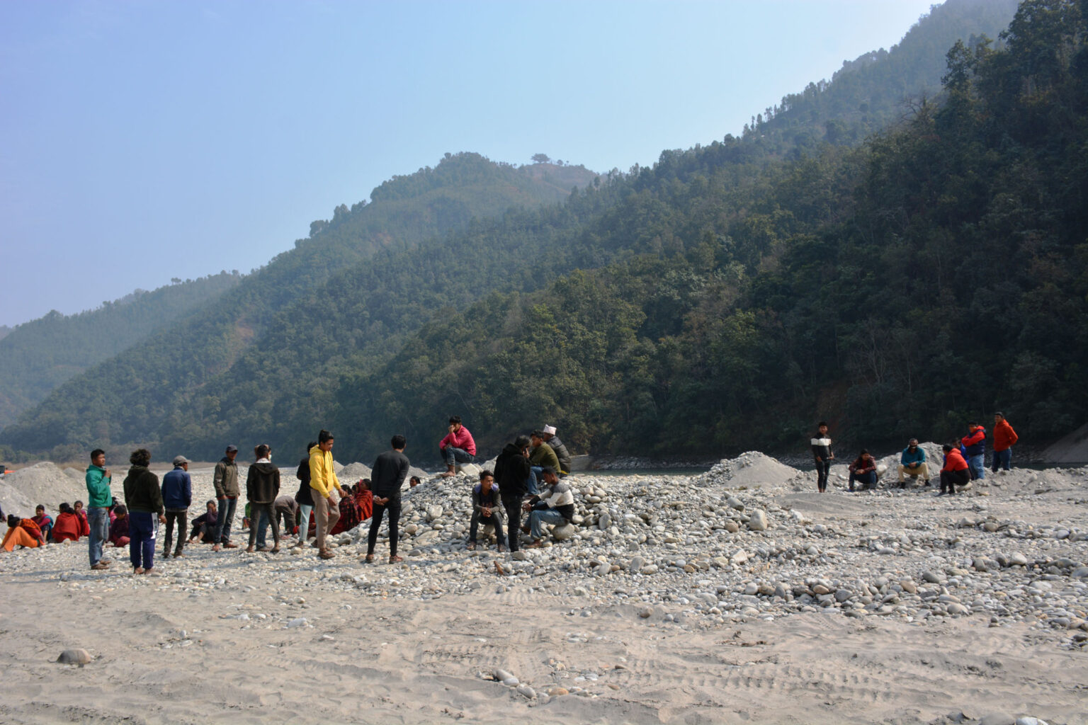 बगरमा डोजर चलाएपछि माझी समुदायको बिचल्ली