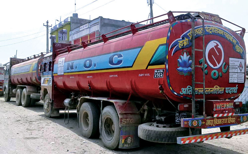 भारतबाट घटेर आयो पेट्रोलको मूल्य