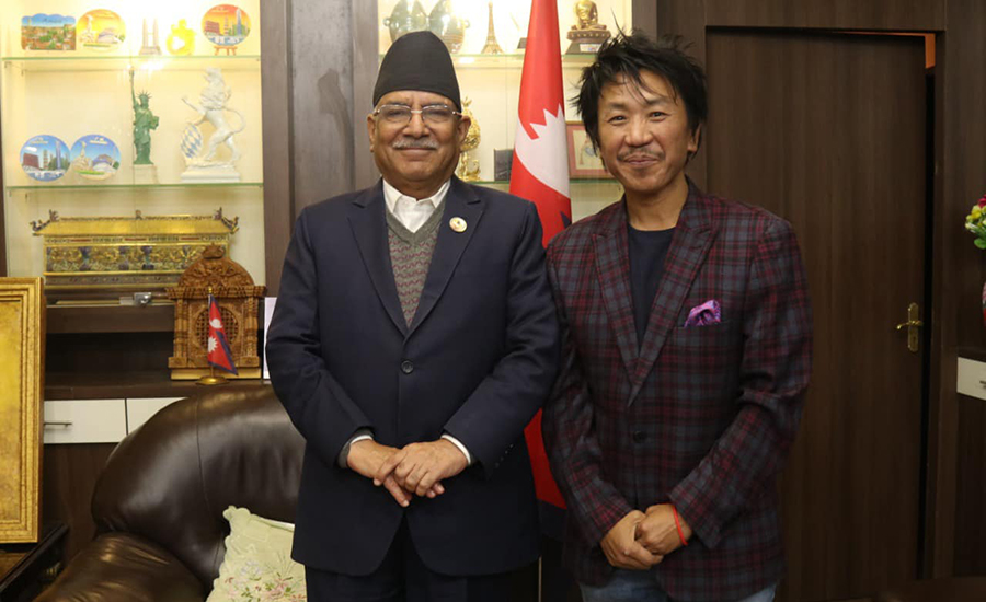 प्रचण्डलाई बधाई दिंदै राजेशपायलले भने छलाङ मार्दै संसारलाई चकित पार्नुहोला