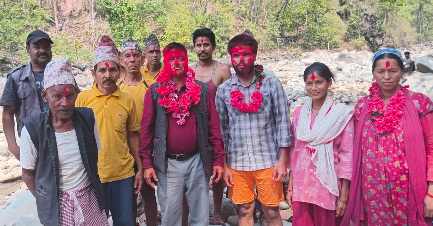 समयमै नहर निर्माण भएपछि जगातीका गाँउलेद्वारा उपभोक्ता समितिलाई सम्मान