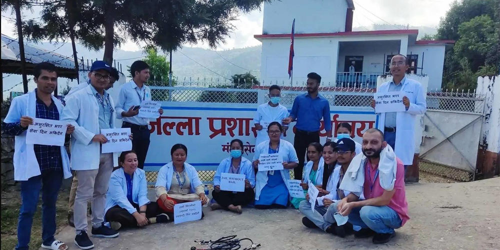अछामका स्वास्थ्यकर्मी आन्दोलित