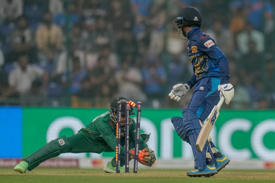 विश्वकप क्रिकेट: बंगलादेशसँग श्रीलंका ३ विकेटले पराजित
