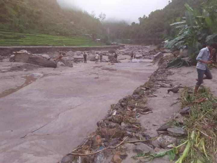 दार्चुलामा महाकाली नदीले निर्माण सामग्री बगाउँदा २० लाखको क्षति