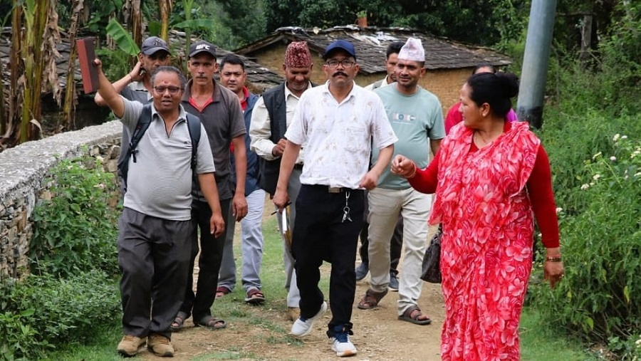 बैतडीमा निर्माणाधीन योजनाको उपप्रमुखको नेतृत्वमा स्थलगन अनुगमन
