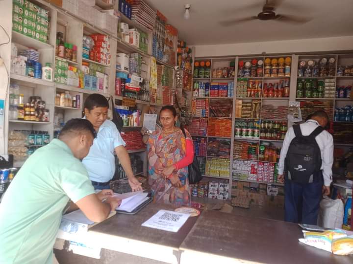 शुक्लाफाँटा नगरपालिकाले ग¥यो बजार अनुगमन, भेटिए म्याद नाघेका सामग्री
