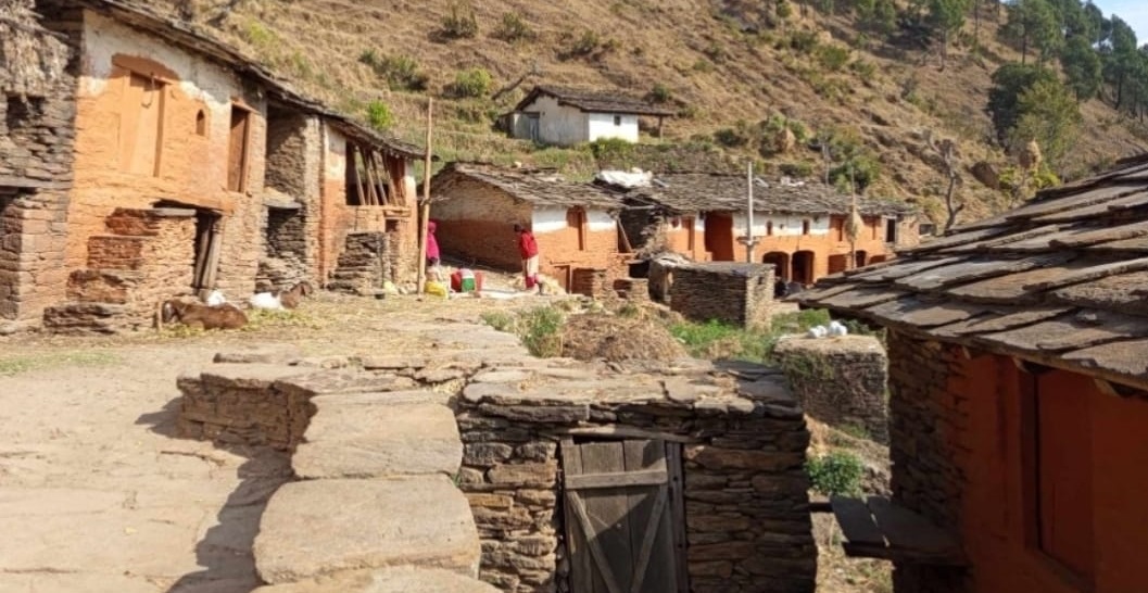 बैतडीका गाउँ बसाइँसराइले सुनसान बन्दै