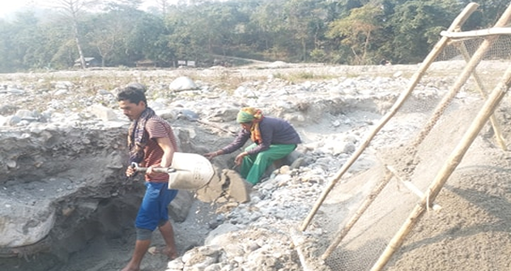 ‘बालुवा नचाले चुलामा आगो बल्दैन’