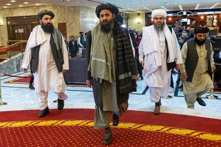 निर्बासित तालिबान नेता सत्ता सम्हाल्न अफगानिस्तान फर्किए