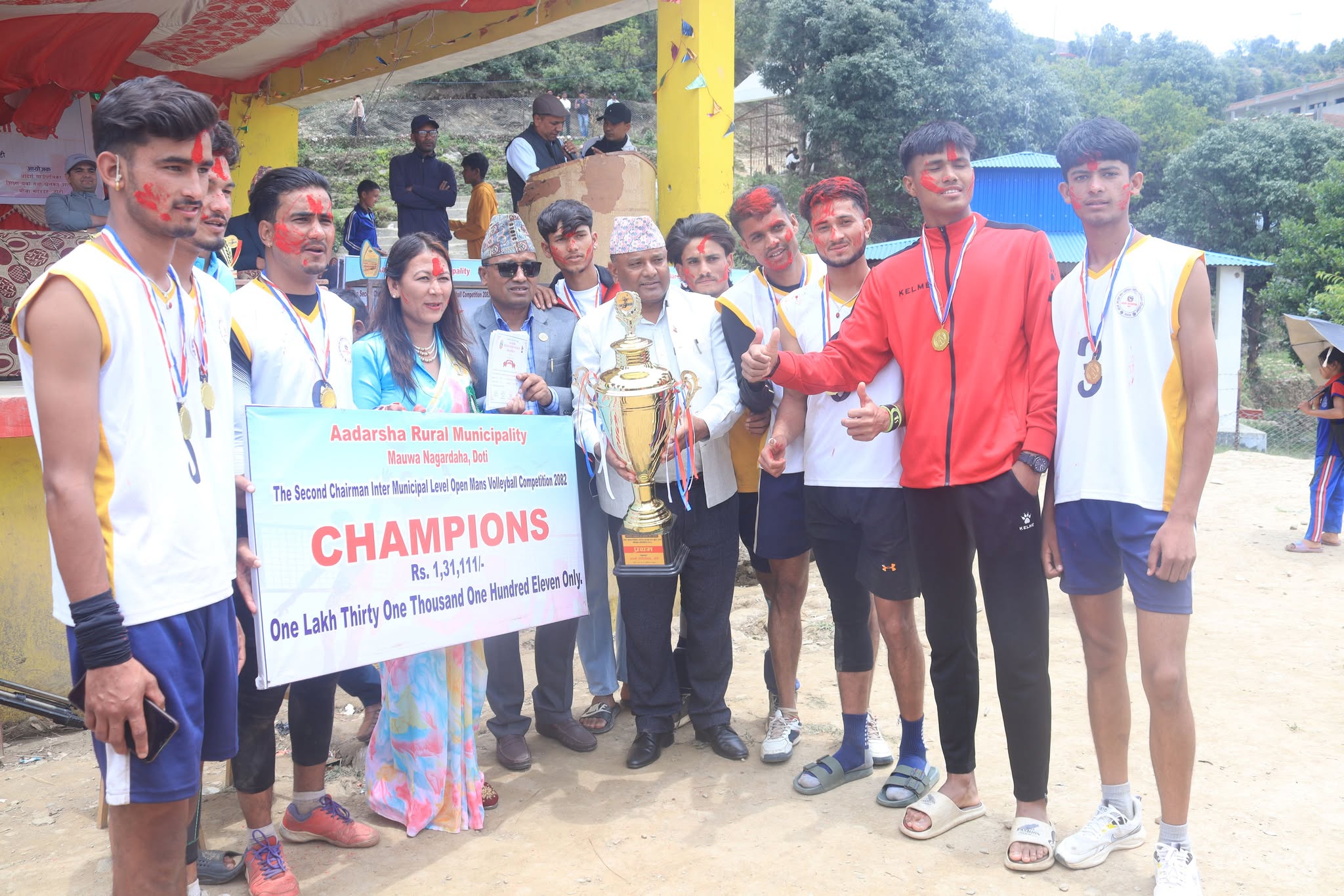 डोटीमा भएको अन्तरपालिका स्तरीय भलिबल प्रतियोगितामाको उपाधि आदर्शलाई