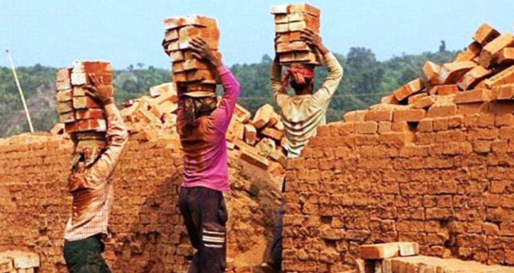 ‘साथीहरु विद्यालय जान्छन्, मेरो मन पोल्छ’