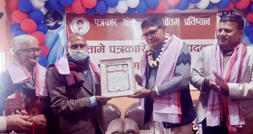 सुदूरपश्चिमका पत्रकार थापालाई गोतामे पत्रकारिता स्वर्ण पदक