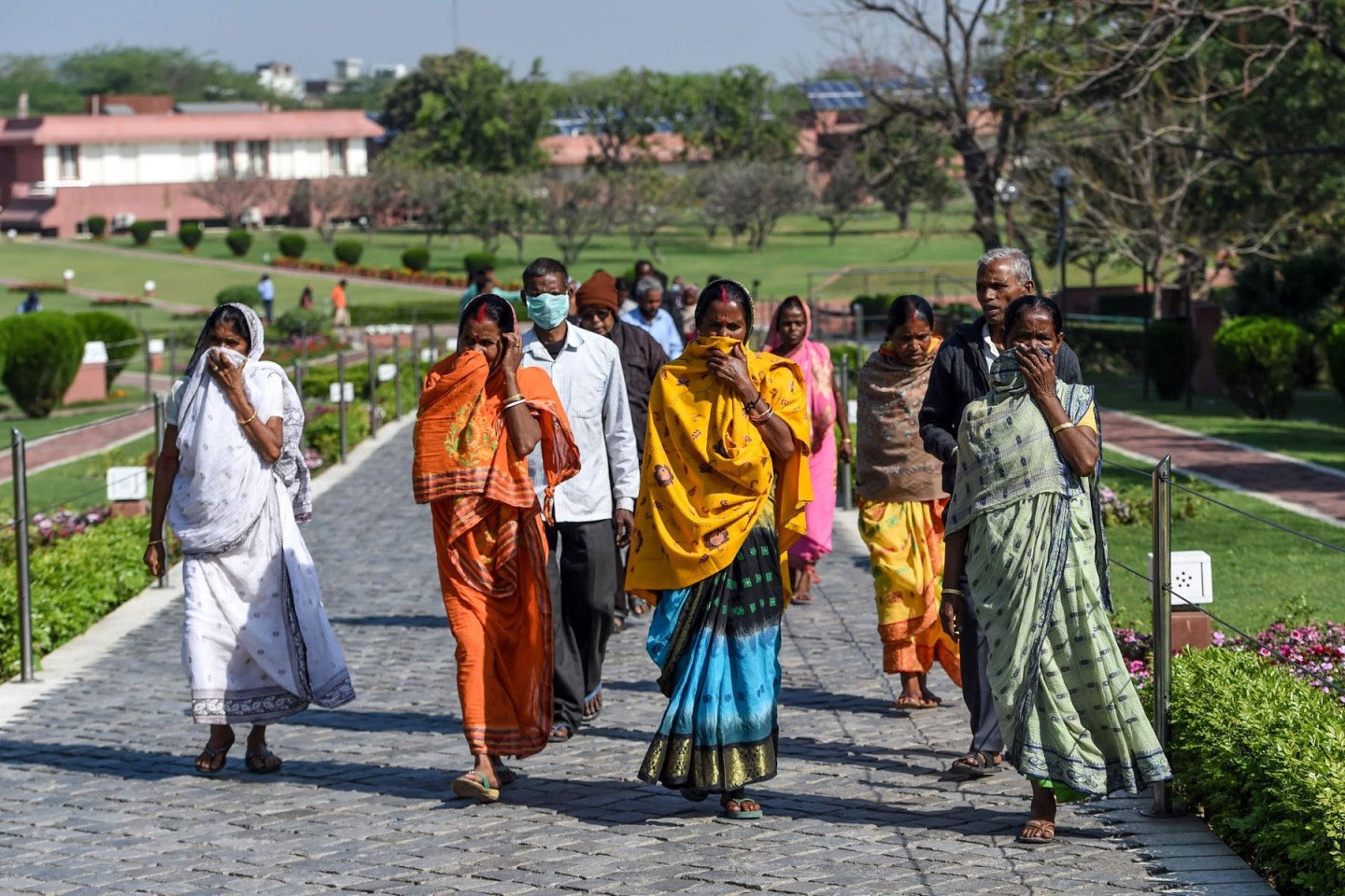 तीव्र गतिमा कोरोना सङ्क्रमण फैलिएसँगै भारतको दिल्लीमा कडा प्रतिबन्ध