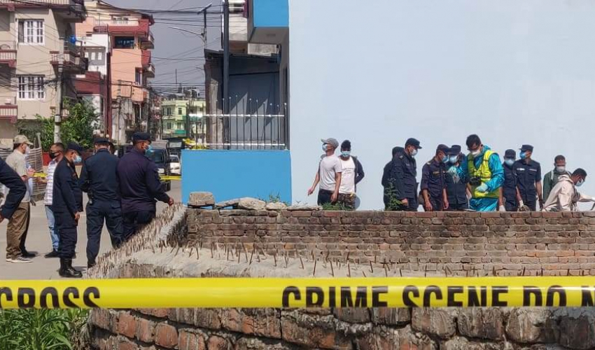 फोहोर फाल्ने जग्गामा मानिसको खुट्टा फेला