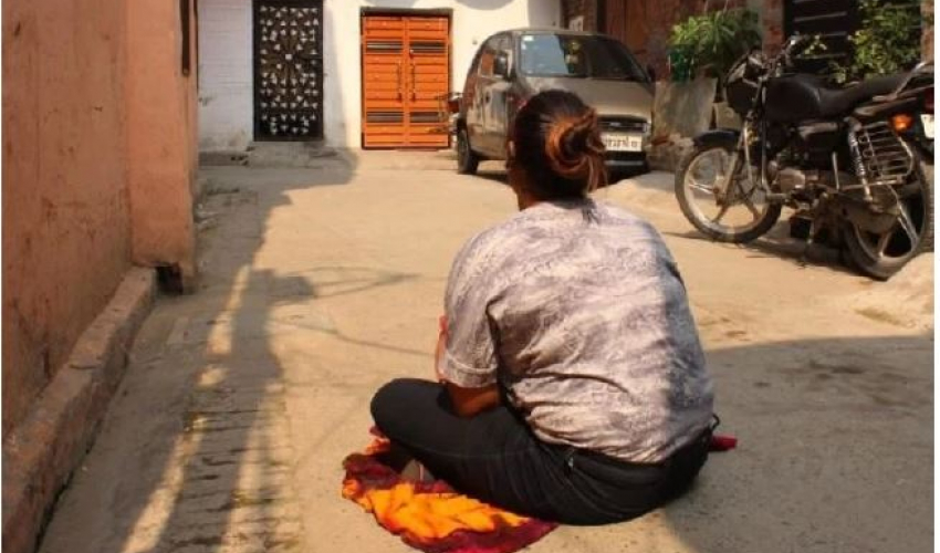 विवाह गर्न पाउँनुपर्ने माग राख्दै प्रेमीको घर बाहिर प्रेमीका धर्ना बसेपछि...