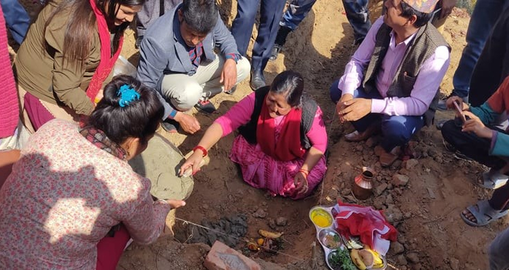 डोटीका भूमिहीन वादी समुदायका परिवारकालागि घर बन्दै