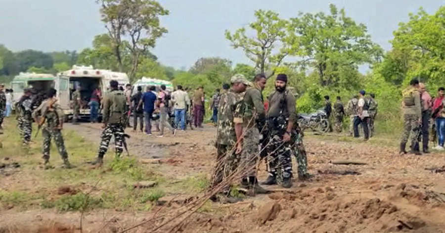 भारतको छत्तीसगढमा सुरक्षाकर्मी र नक्सलीबिच  दोहोरो , भिडन्त,, दुई  जनाको मृत्यु