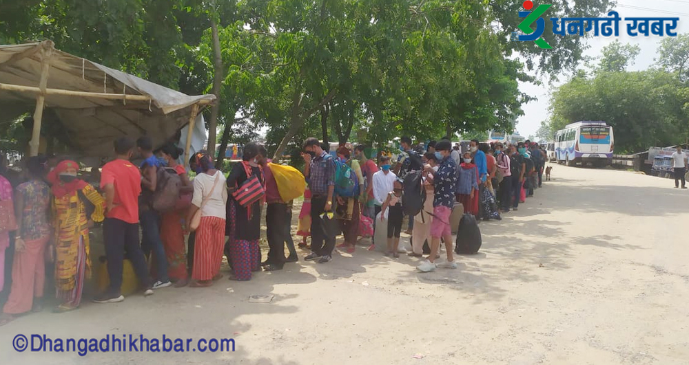 सुदूरका नाकाबाट रोगको भन्दा भोकको चिन्ताले महामारीमा पनि भारत जानेको लर्को