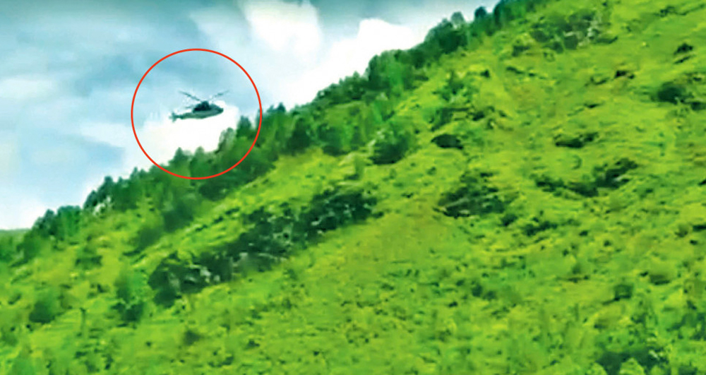 दार्चुलाको आकाशमा ३ दिनदेखि भारतीय हेलिकोप्टरकाे फन्काे