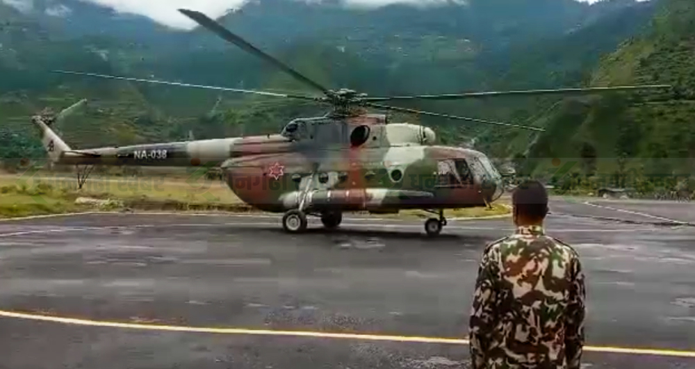 थलाराको पहिरोमा बेपत्ता भएकाहरूको खोजीका लागि सेनाको हेलिकप्टर बझाङ पुग्यो
