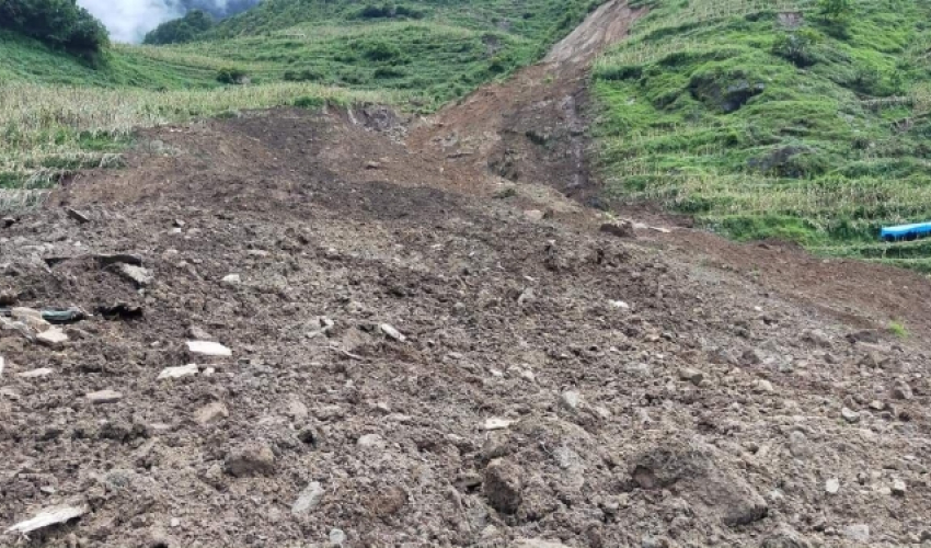 बाजुरामा पहिरोले गहुँबाली बगायो, किसान चिन्तित