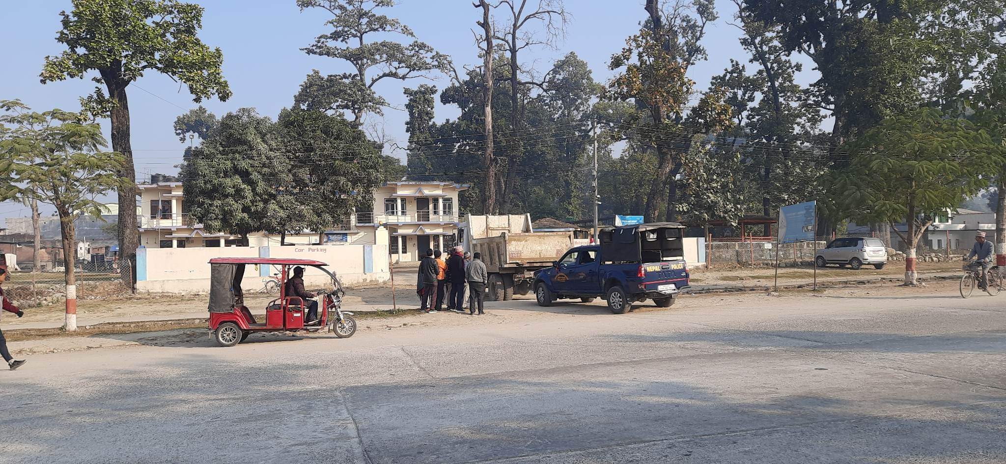 कैलालीमा टिप्परको ठक्करबाट बालकको मृत्यु, पूर्व पश्चिम राजमार्ग अबरुद्ध