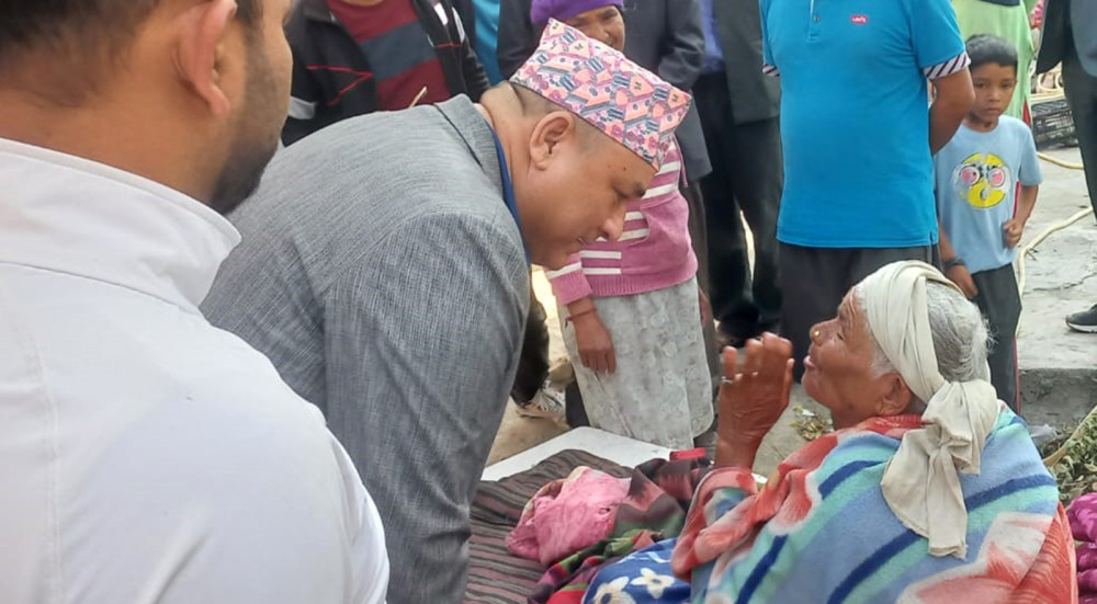 बझाङ भूकम्पः पीडितको घरघरमा मुख्यमन्त्री शाह
