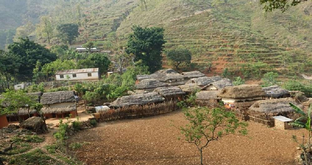 डोटीमा खरको छानामुक्त गाउँपालिका अभियान