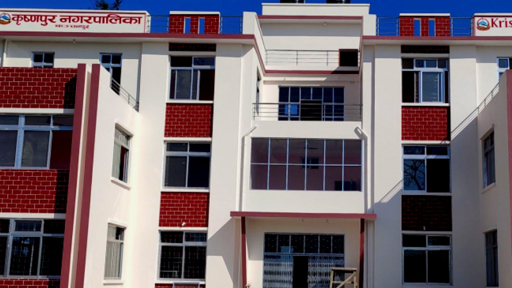 सामुदायिक विद्यालयलाई  कृष्णपुर नगरपालिकाद्वारा स्मार्ट टिभि वितरण